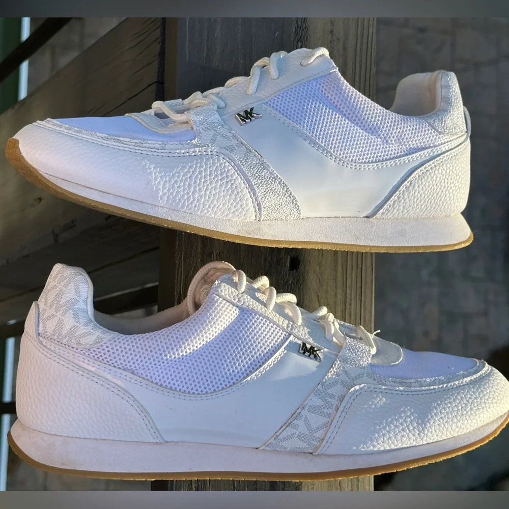 Michael Kors White Casual Sneaker - Size US Womens 9 - Picture 6 of 9